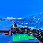 Large And Luxurious Family In Myrkdalen Casa de Férias Helgatun
