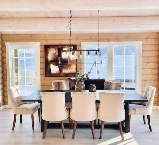 Casa de Férias Large And Luxurious Family In Myrkdalen Helgatun
